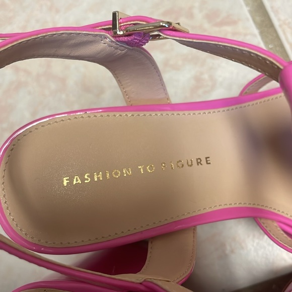FASHION TO FIGURE NWOT. pink heeled sandals. Size 7W. NEVER WORN! - Picture 6 of 6